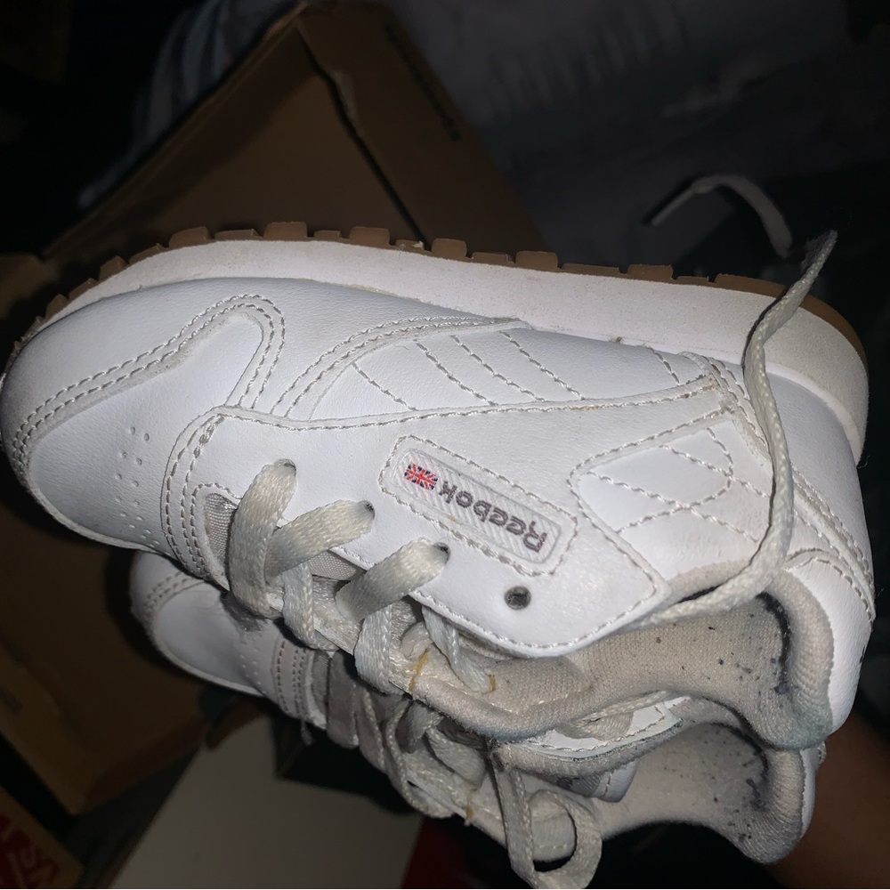 Classic Reebok - Picture 4 of 6
